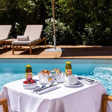 Le Clos De La Pinede Avec Ses Luxueuses 300 E Par Chambre 圣特罗佩