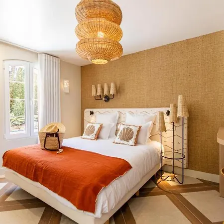 Le Clos De La Pinede Avec Ses Luxueuses 300 E Par Chambre 圣特罗佩
